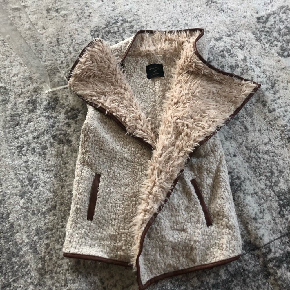 Love Tree Faux Fur Drapey Vest - Picture 3 of 4